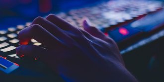 hand on keyboard